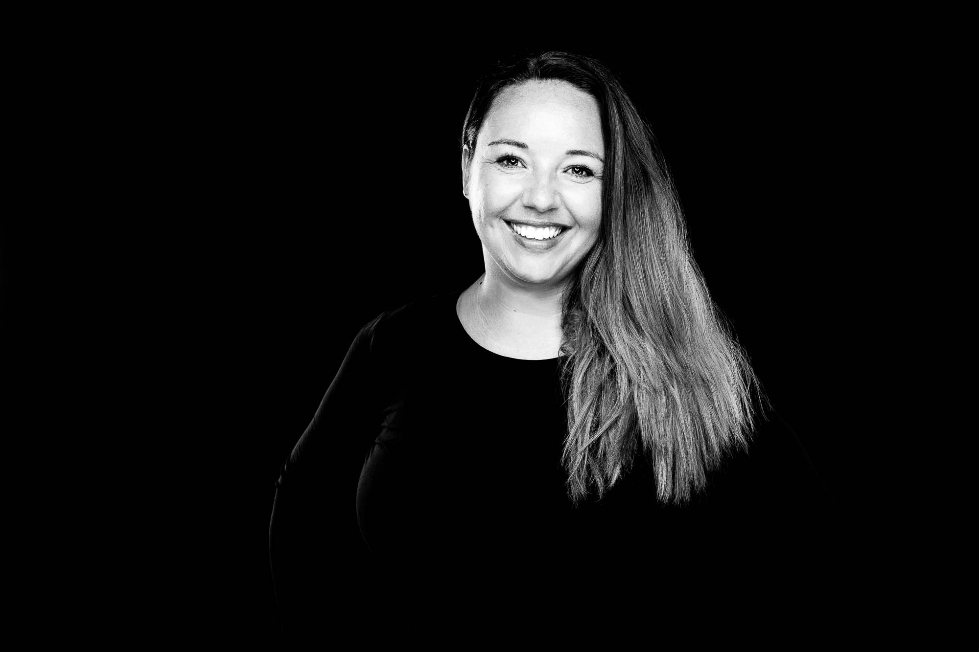 Export x3 5D4 8996 Bearbeitet 3 Headshots Manuela 2